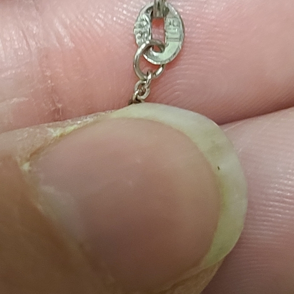 Dainty Green rhinestone turtle necklace - Picture 3 of 10